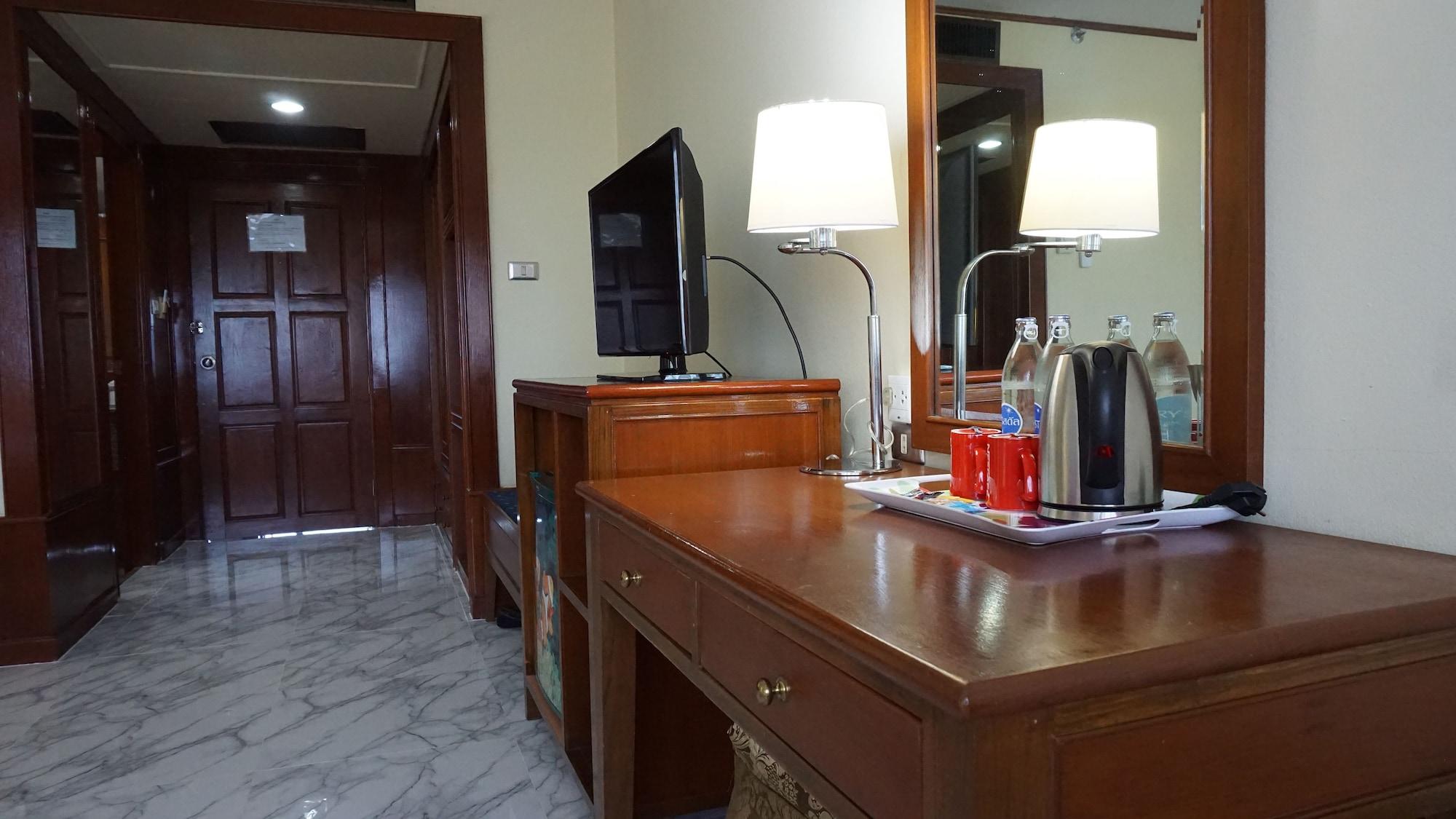 Wattana Park Hotel Trang Exterior photo